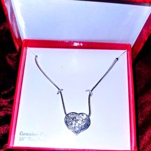 Heart pendant necklace